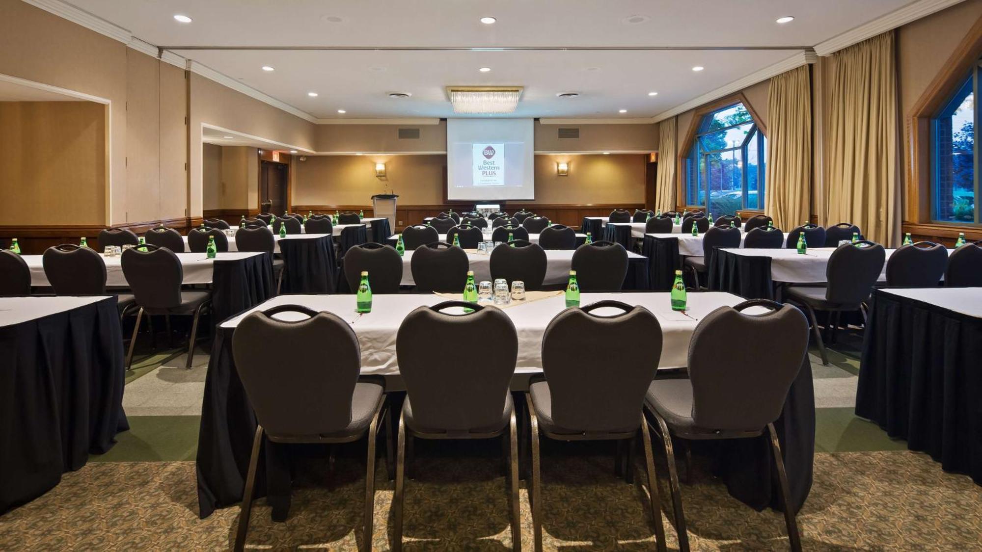 Western Lamplighter & Conference Centre 3*