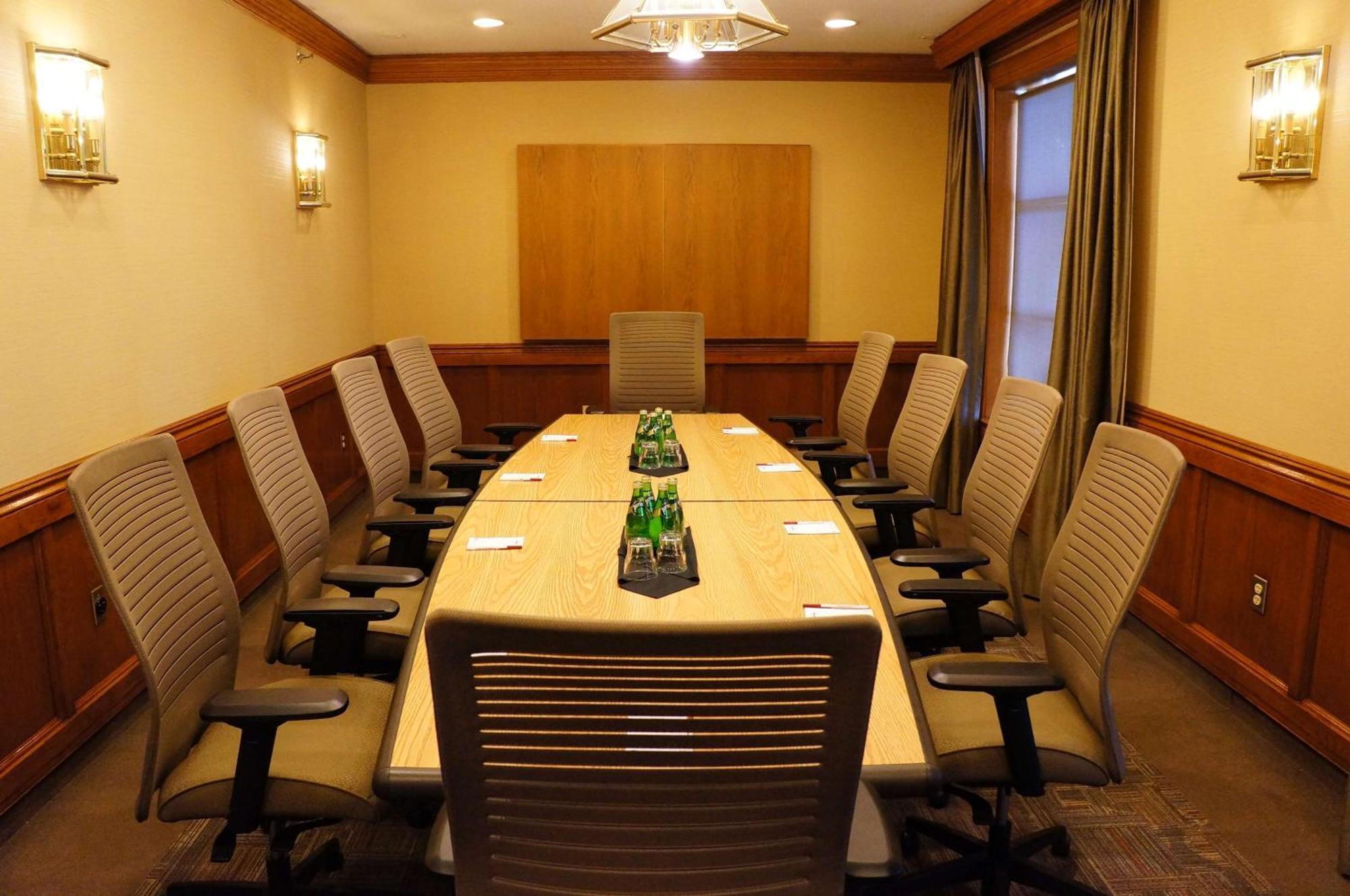 Western Lamplighter & Conference Centre Hotel
