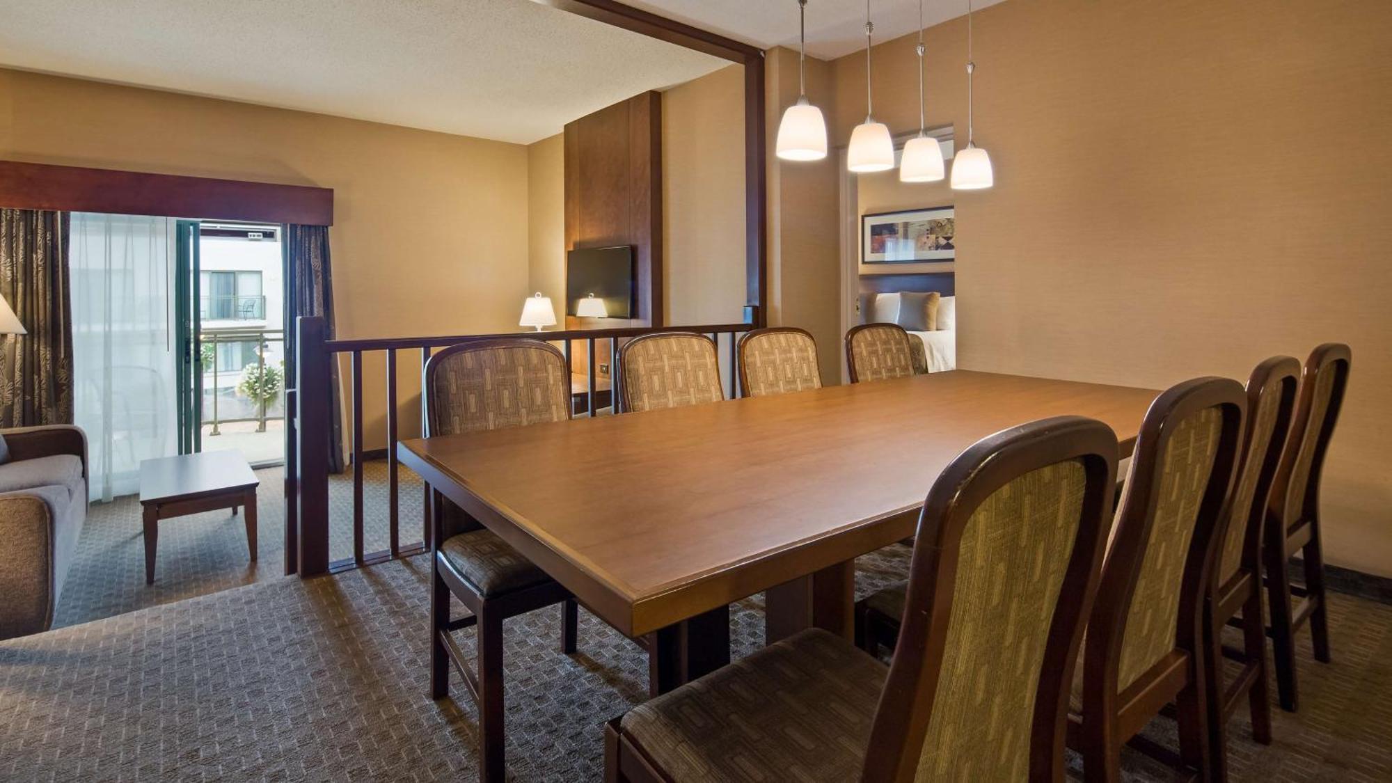 Western Lamplighter & Conference Centre Hotel 3*