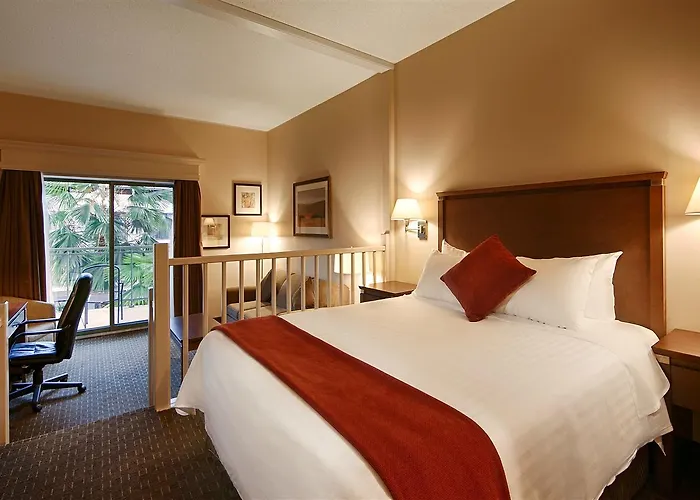 Best Western Plus Lamplighter Inn & Conference Centre