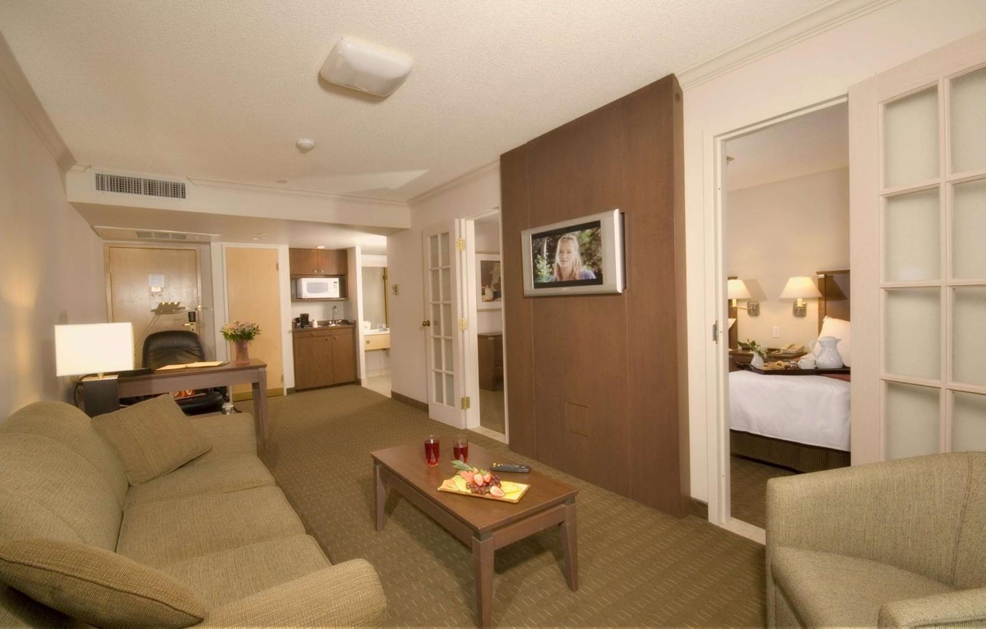 Western Lamplighter & Conference Centre Hotel
