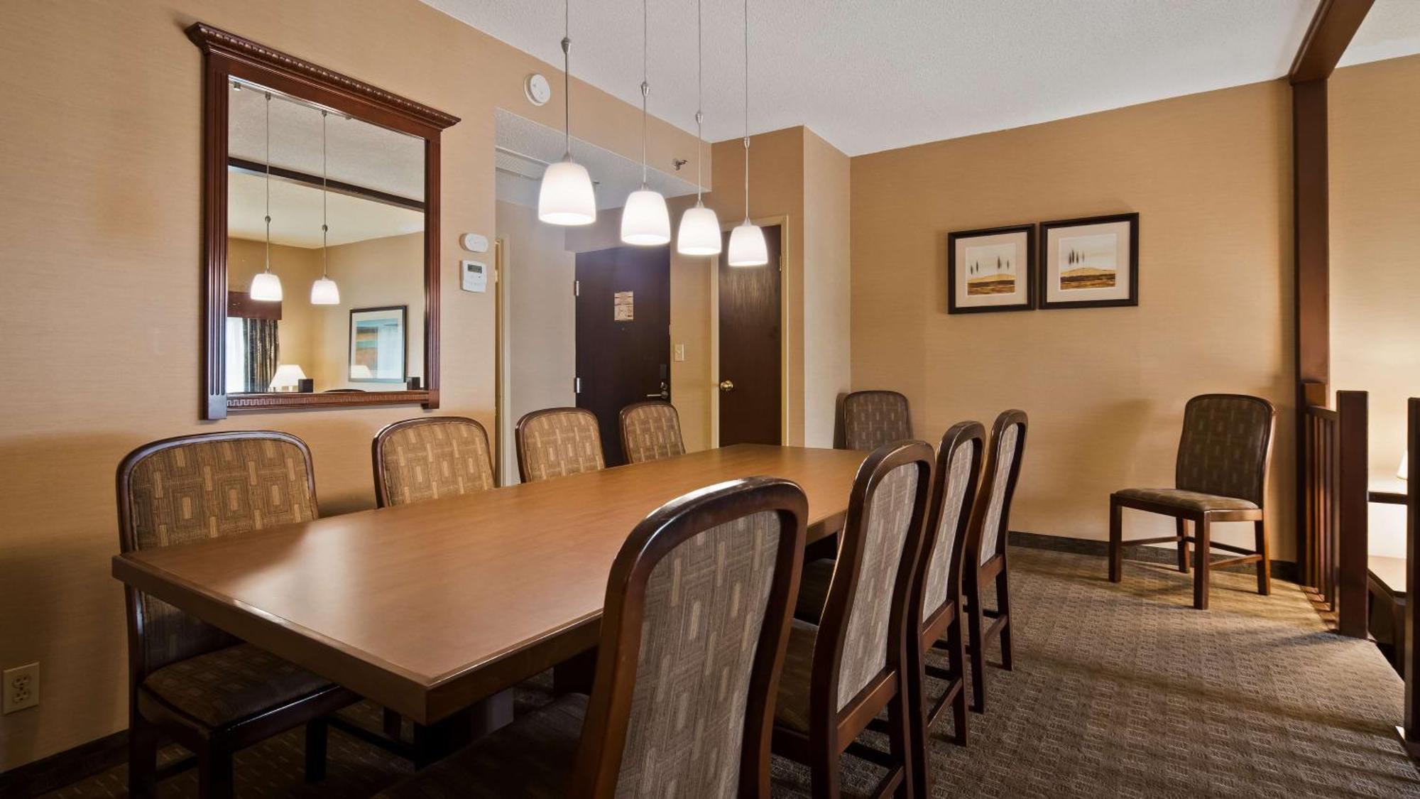 Hotel Western Lamplighter & Conference Centre 3*