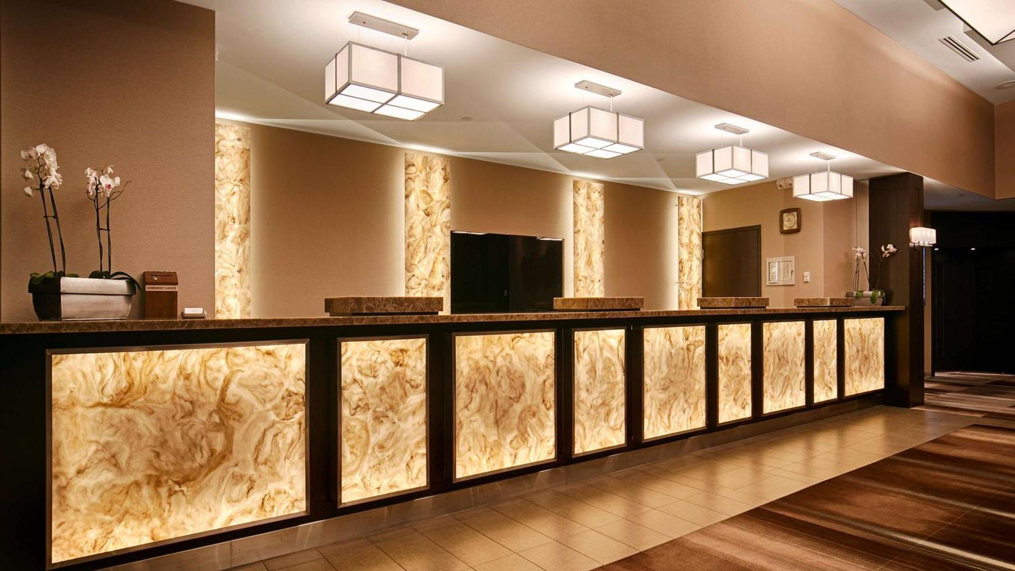 Hotel Western Lamplighter & Conference Centre 3*
